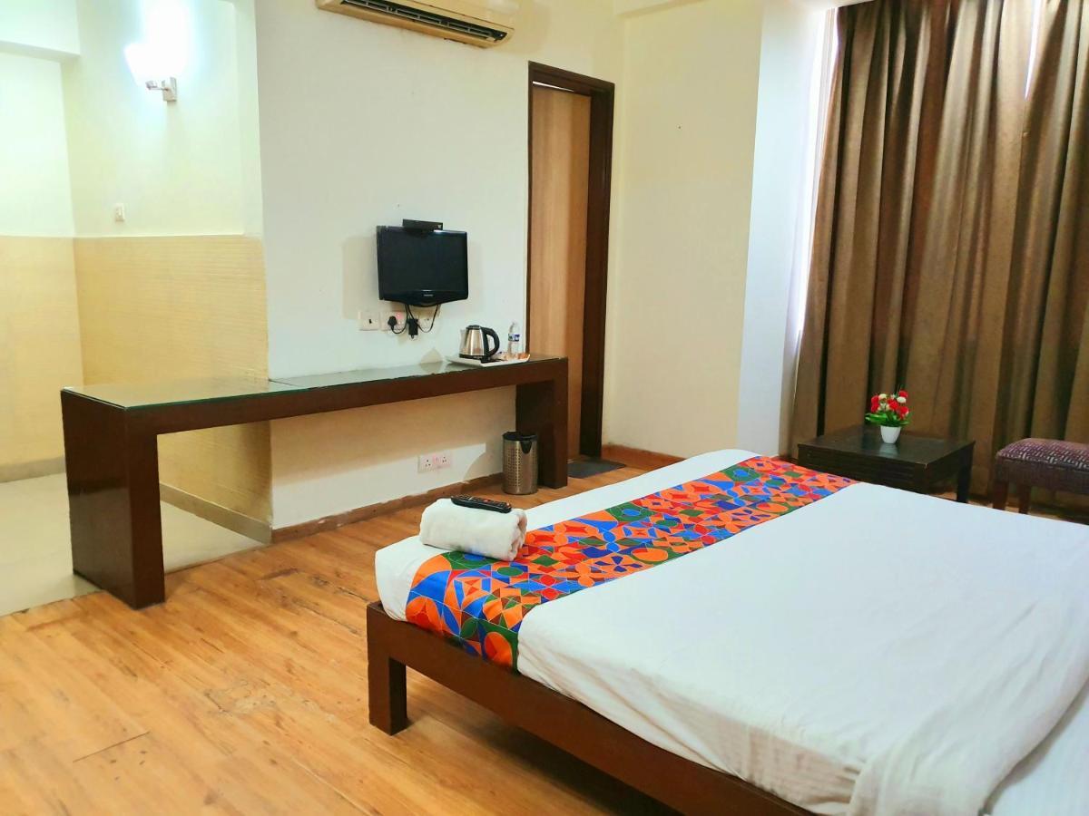 Hotel Merriment Alpha نويدا المظهر الخارجي الصورة