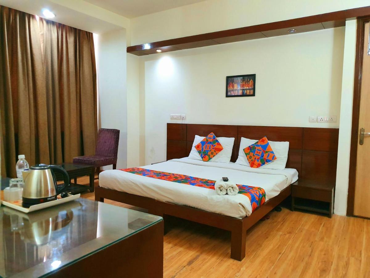 Hotel Merriment Alpha نويدا المظهر الخارجي الصورة