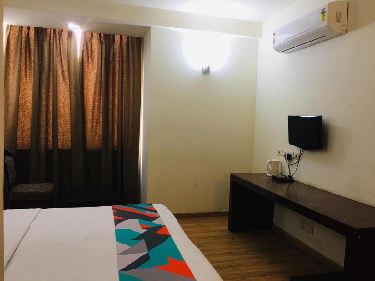 Hotel Merriment Alpha نويدا المظهر الخارجي الصورة