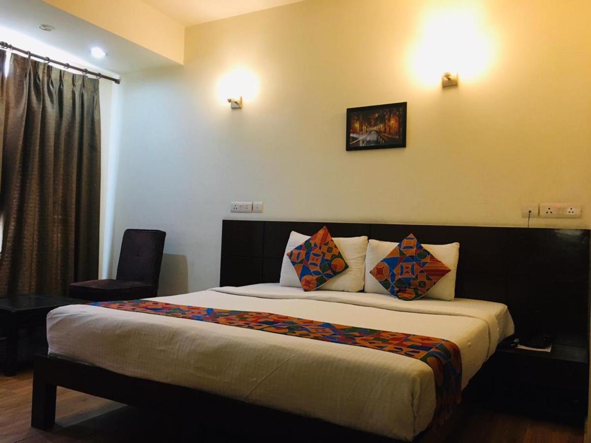 Hotel Merriment Alpha نويدا المظهر الخارجي الصورة