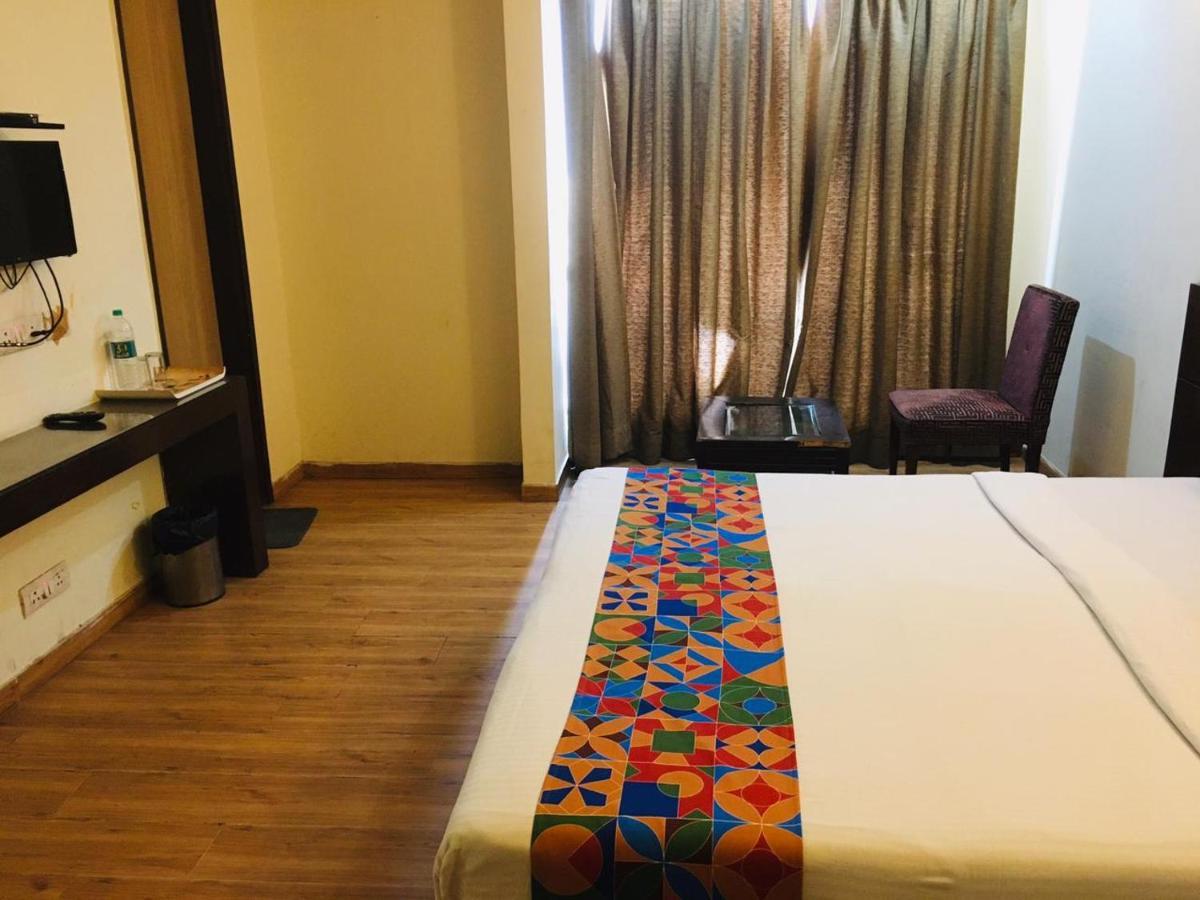 Hotel Merriment Alpha نويدا المظهر الخارجي الصورة